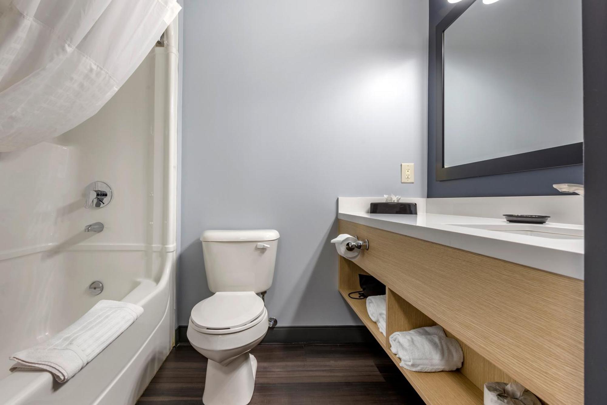 אוקוויל Quality Inn & Suites חדר תמונה