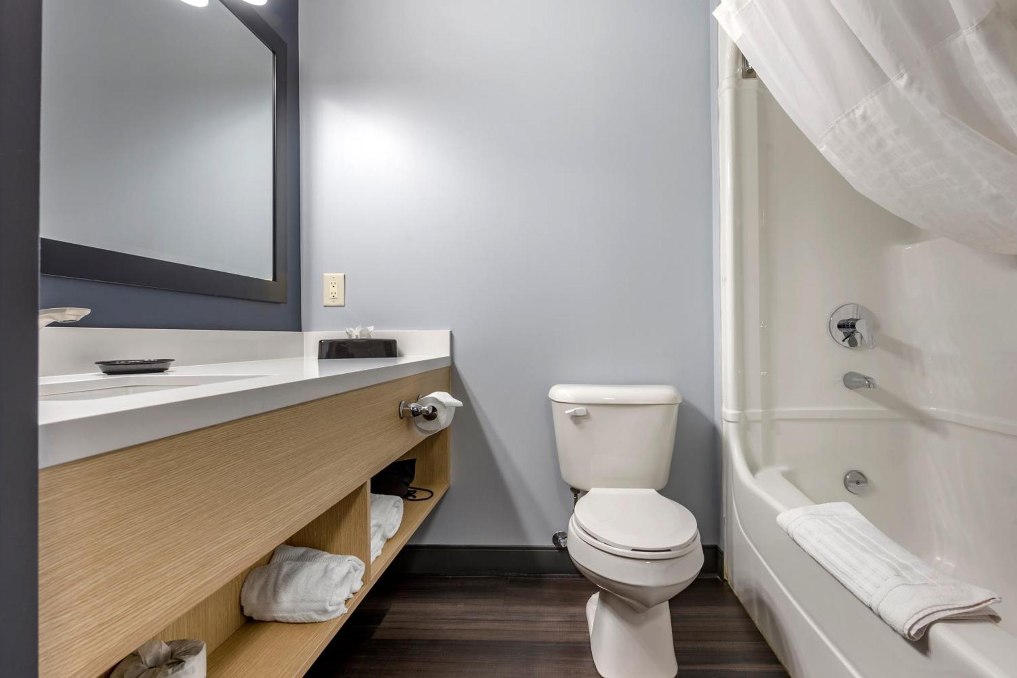 אוקוויל Quality Inn & Suites חדר תמונה