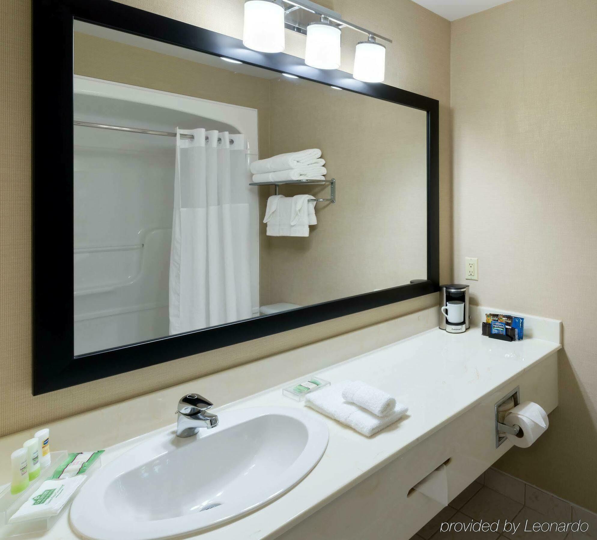 אוקוויל Quality Inn & Suites מראה חיצוני תמונה